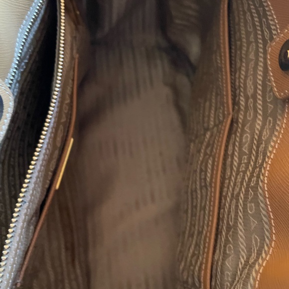 Prada Saffiano tote - Picture 3 of 8